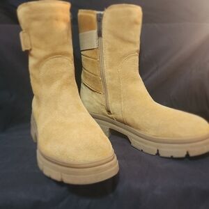 Chic Tan Women's Combat Boots